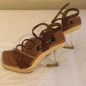 Tan sandals 👡 size 6